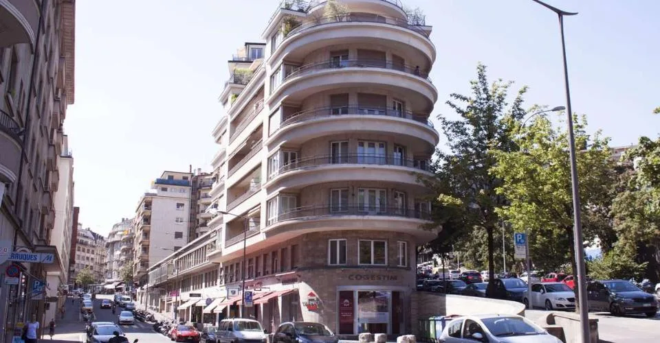Grand local commercial avec vitrine - au coeur de Lausanne