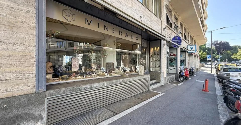 Grand local commercial avec vitrine - au coeur de Lausanne