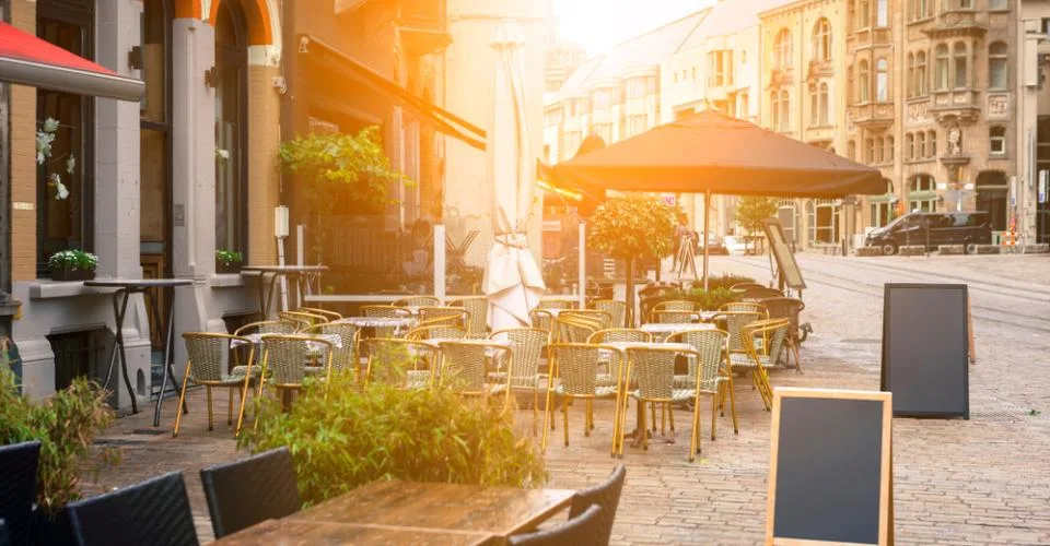 LAUSANNE CENTRE : RESTAURANT-BAR EMBLEMATIQUE À REMETTRE