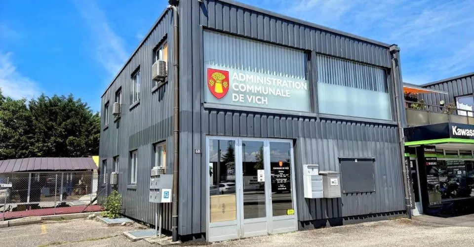 Local commercial sur deux étages, idéalement situé à Vich