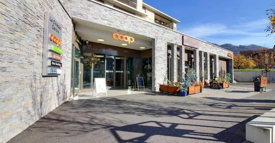 Arcade commerciale de 143 m² au cœur du centre commercial La Chiésaz