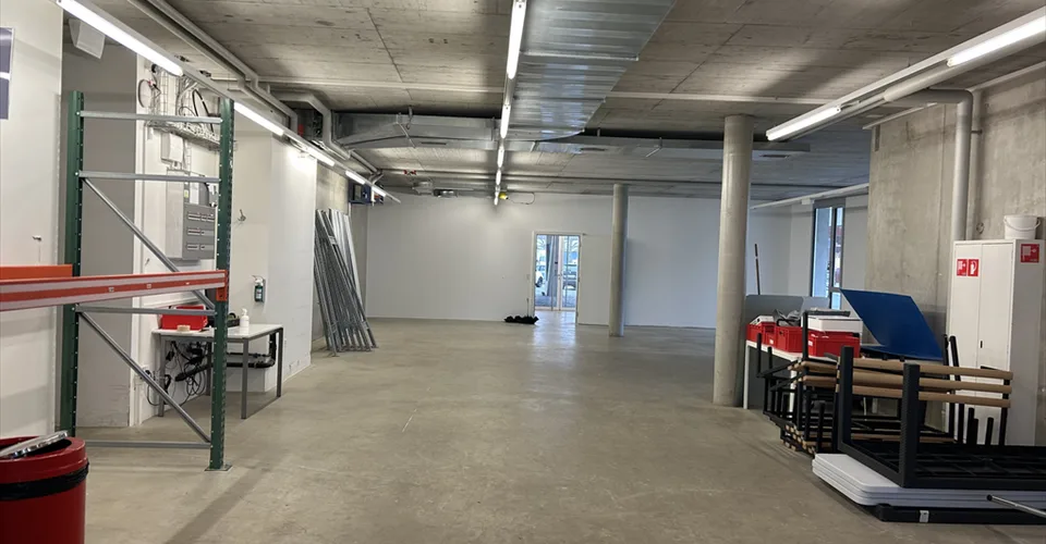 Dépôt spacieux et stratégiquement situé au Mont-sur-Lausanne