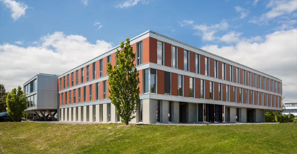 Dépôt spacieux et stratégiquement situé au Mont-sur-Lausanne