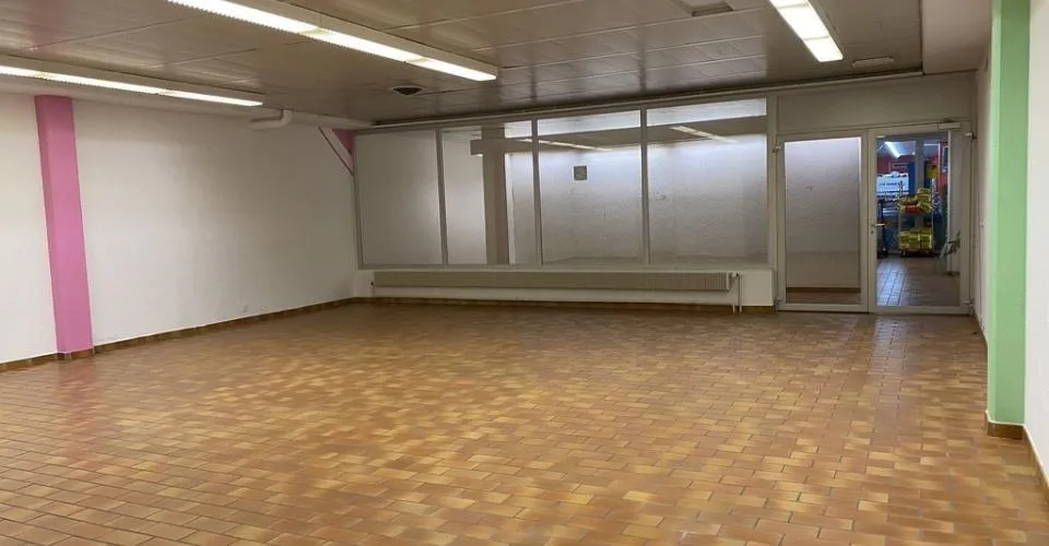 Local commercial situé dans le Centre Commercial de Montolieu