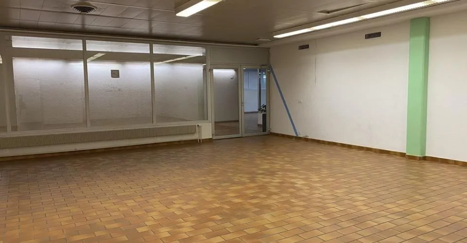 Local commercial situé dans le Centre Commercial de Montolieu