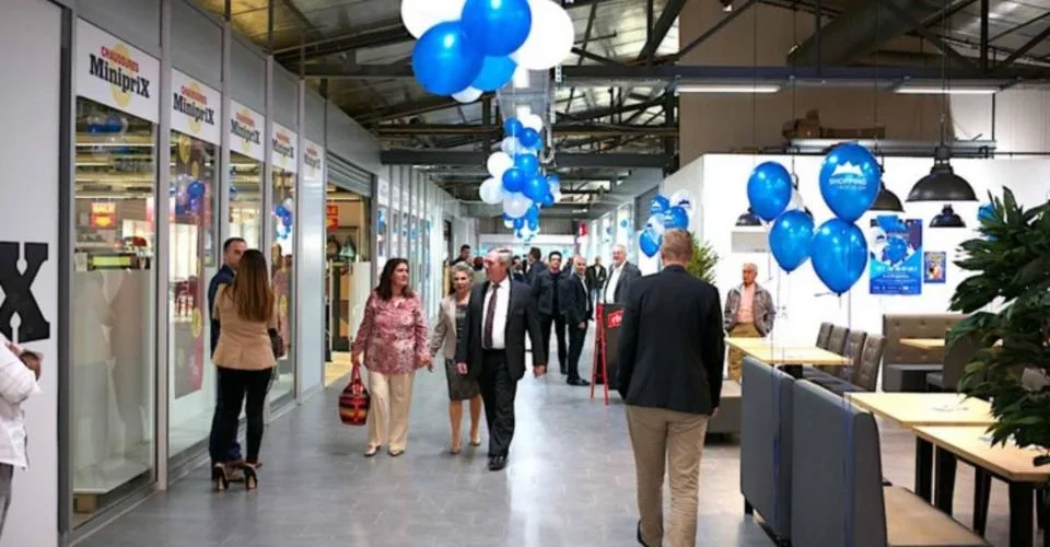 1'400 m² disponibles au Centre Commercial SHOPPING ROCHE