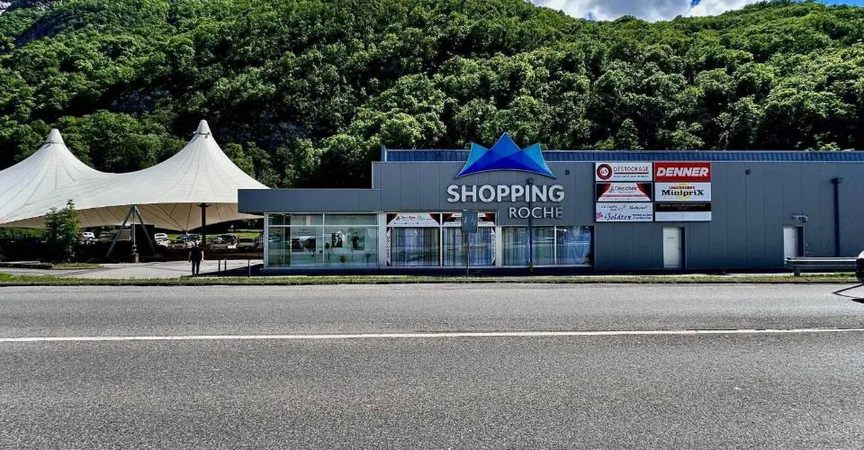 1'400 m² disponibles au Centre Commercial SHOPPING ROCHE