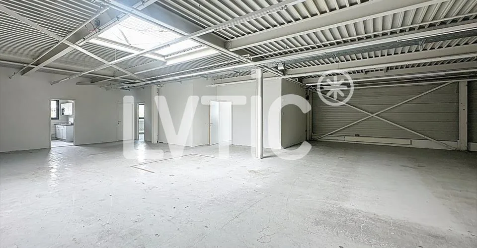 Showroom, bureaux, locaux de 1665 m2 divisibles à louer à Conthey