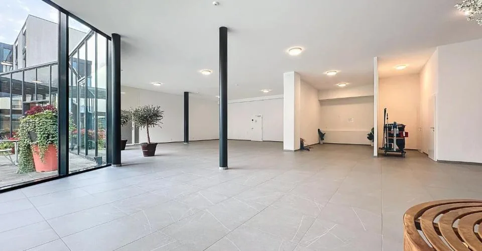 A louer à Saxon, surfaces commerciales semi-aménagée de 46 m2, 33 m2 e