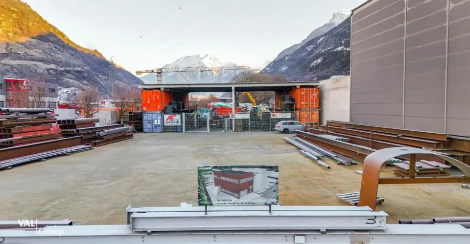 Hall commercial de haute qualité avec des possibilités d'utilisation flexibles dans un emplacement privilégié