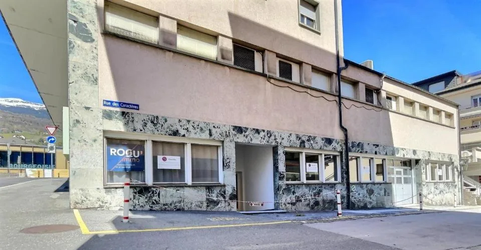 À LOUER - Locaux commerciaux modulables dès 90 m² - Sierre centre