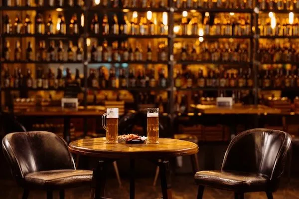 COLLOMBEY : PETIT RESTAURANT & BAR VILLAGEOIS À REPRENDRE