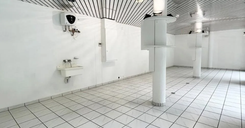 Arcade au centre ville de Sierre à louer de suite ou à convenir