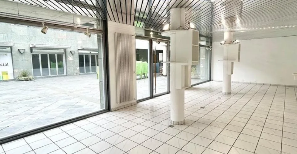 Arcade au centre ville de Sierre à louer de suite ou à convenir