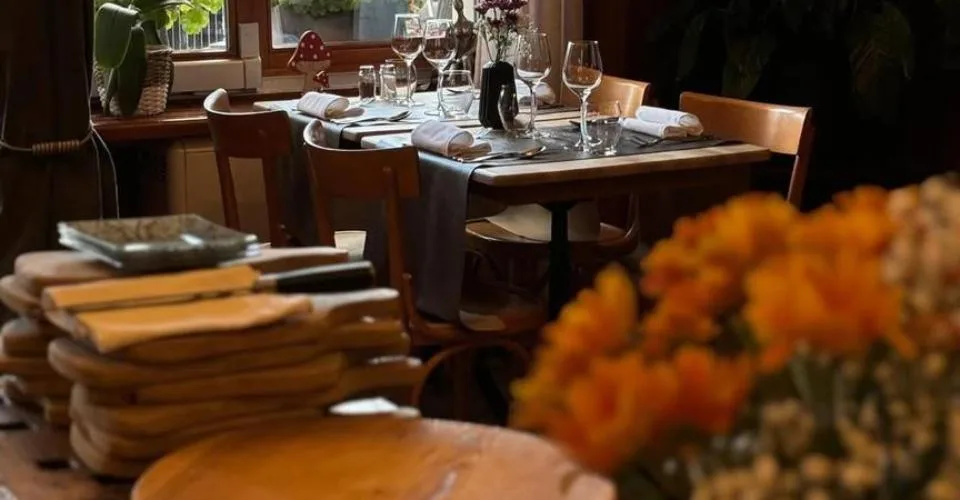 A LOUER Café Restaurant à Chermignon d'en Haut dans un village typique Valaisan à 2 pas de Crans-Montana