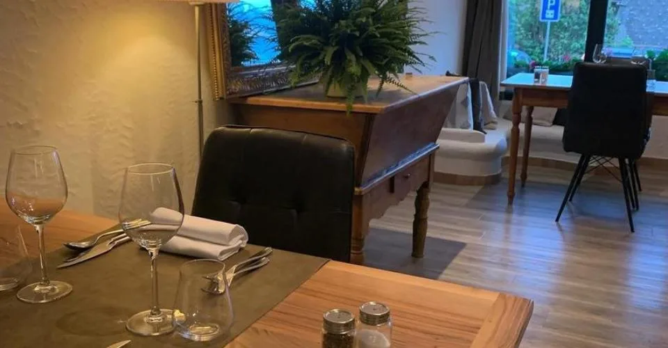 A LOUER Café Restaurant à Chermignon d'en Haut dans un village typique Valaisan à 2 pas de Crans-Montana