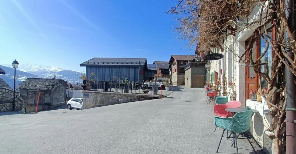 A LOUER Café Restaurant à Chermignon d'en Haut dans un village typique Valaisan à 2 pas de Crans-Montana