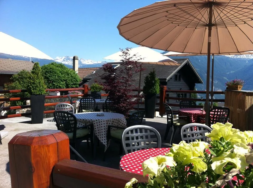 A LOUER Café Restaurant à Chermignon d'en Haut dans un village typique Valaisan à 2 pas de Crans-Montana