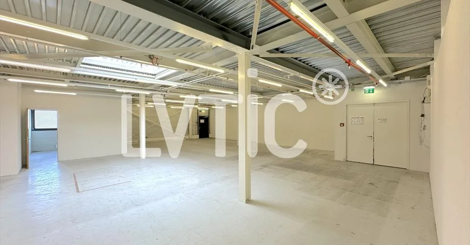 Showroom, bureaux, locaux de 290 m2 à louer à Conthey