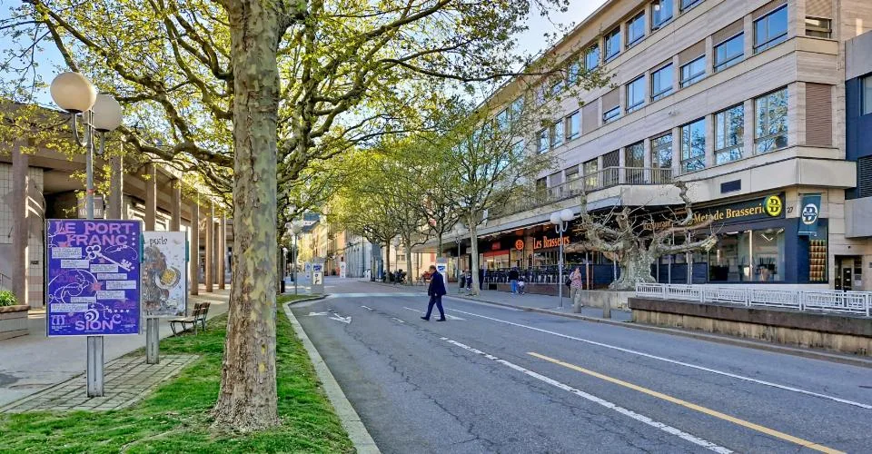 Sion – Spacieux local commercial de 335 m² idéal pour clinique médicale au centre-ville