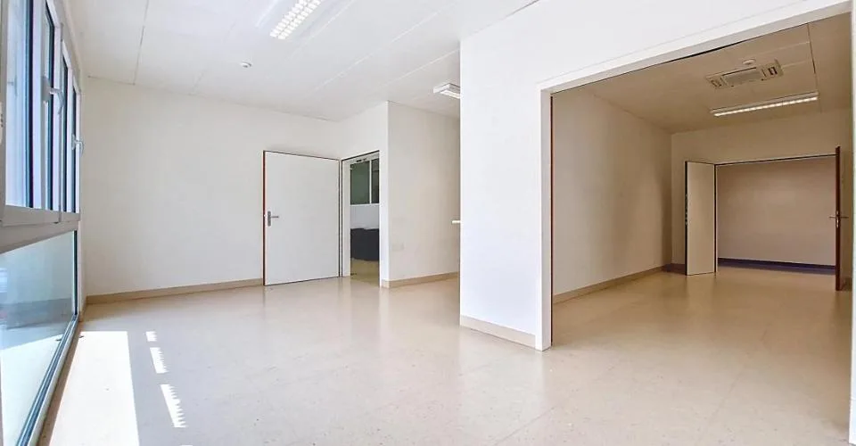 Sion – Spacieux local commercial de 335 m² idéal pour clinique médicale au centre-ville