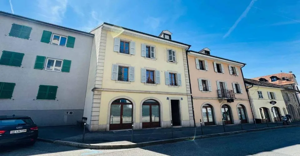 Arcade à Carouge à la rue des Moraines.