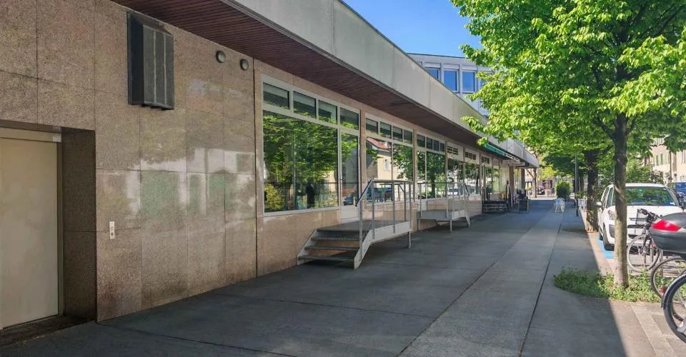 Chêne-Bourg - CHF 300.--m2-an - Arcade de 470m2 avec un dépôt au sous-sol d'environ 230m2