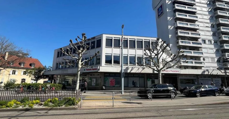 Chêne-Bourg - CHF 300.--m2-an - Arcade de 470m2 avec un dépôt au sous-sol d'environ 230m2