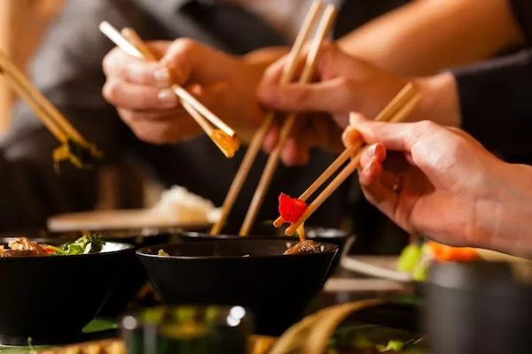 GENÈVE : RESTAURANT ASIATIQUE D'EXCELLENTE RENOMMÉE À REMETTRE