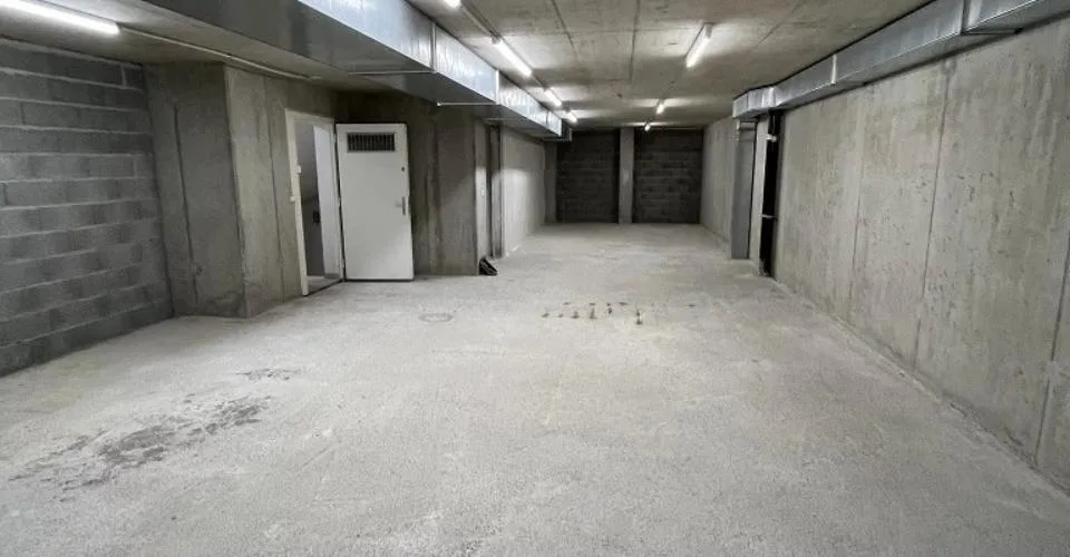 Dépôt à louer - Environ 81 m² - Genève