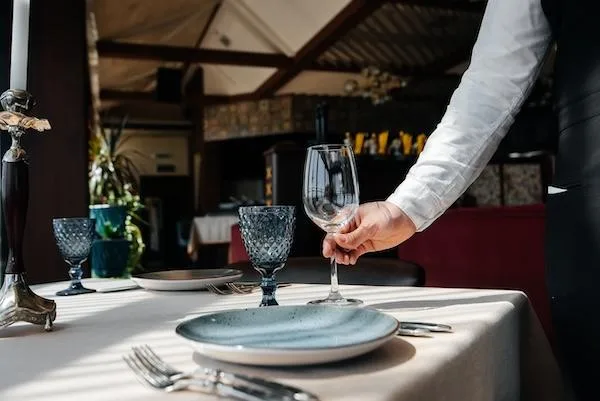 GENÈVE - VÉSENAZ : SPACIEUX RESTAURANT AUX NORMES À VENDRE.