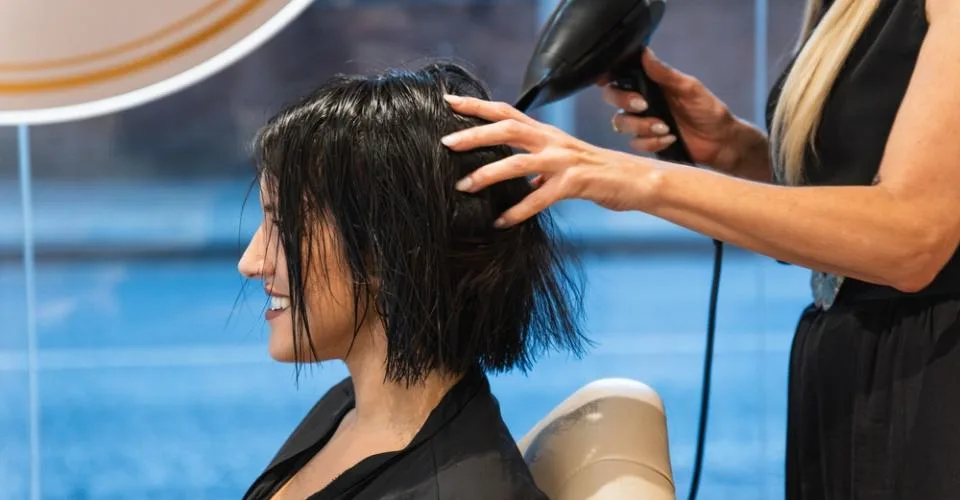 GENEVE RIVE-GAUCHE : SALON DE COIFFURE ADRESSE EXEPTIONNELLE À REPRENDRE