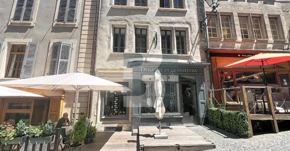 Magnifique arcade équipée au coeur de la Vieille-Ville