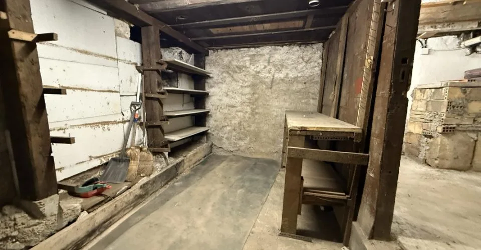 Local dépôt - atelier de 25 m² avec électricité