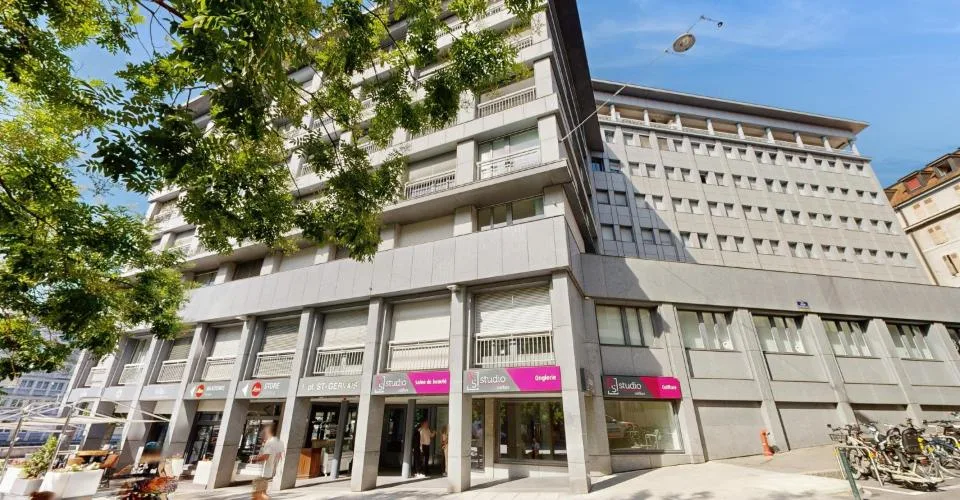Place St-Gervais 1 - dans quartier des affaire en plein centre Genève