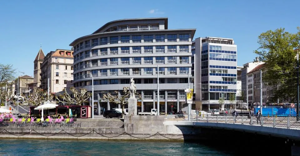 Place St-Gervais 1 - dans quartier des affaire en plein centre Genève