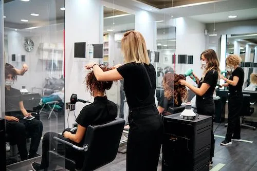 GENÈVE ? RIVE DROITE : SUPERBE SALON DE COIFFURE & ESTHÉTIQUE À REMETTRE