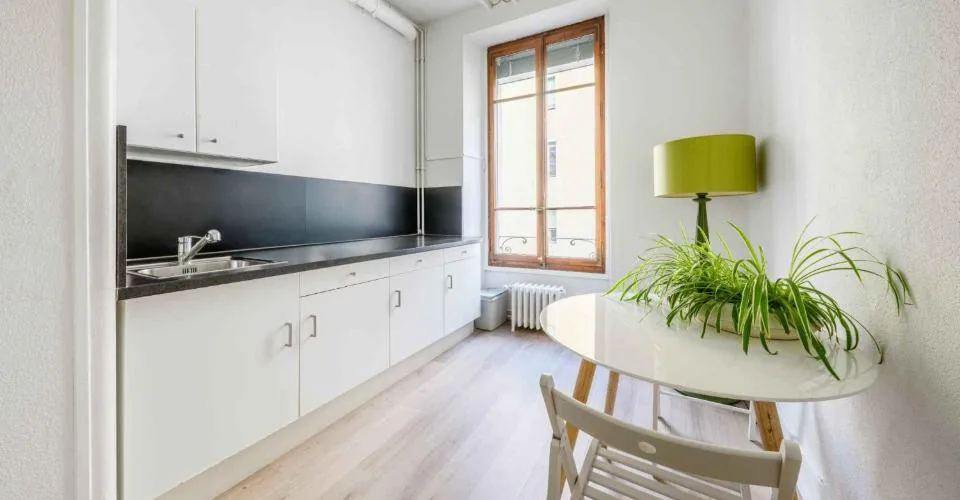 Eaux-Vives - CHF 442.--m2-an - Surface Commerciale de 216 m2