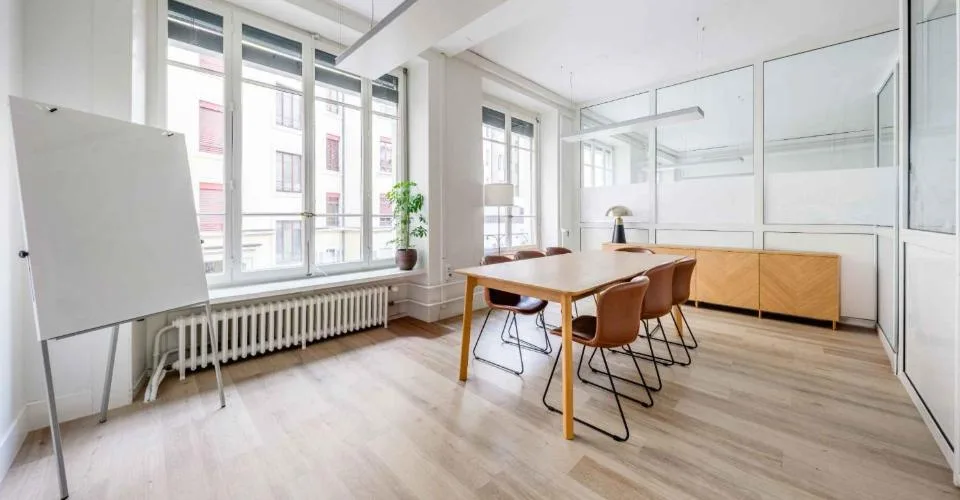 Eaux-Vives - CHF 442.--m2-an - Surface Commerciale de 216 m2