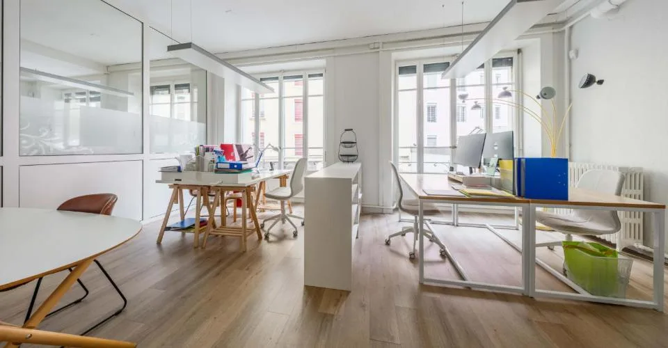 Eaux-Vives - CHF 442.--m2-an - Surface Commerciale de 216 m2