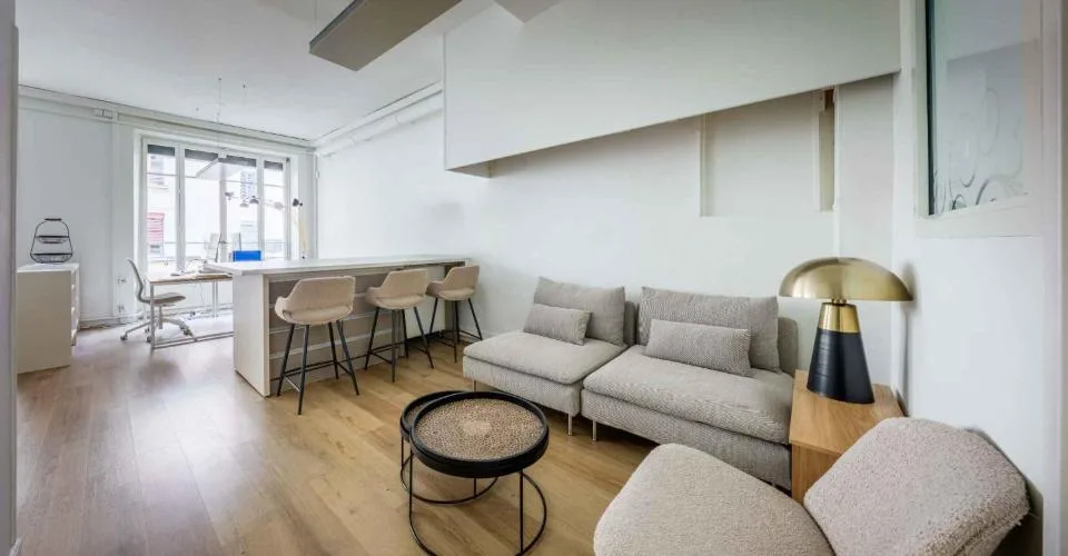 Eaux-Vives - CHF 442.--m2-an - Surface Commerciale de 216 m2