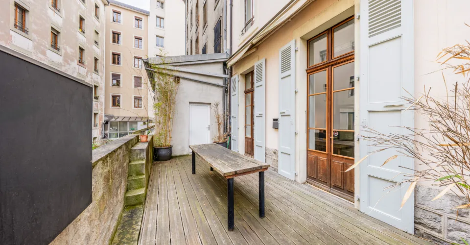 Eaux-Vives - CHF 442.--m2-an - Surface Commerciale de 216 m2