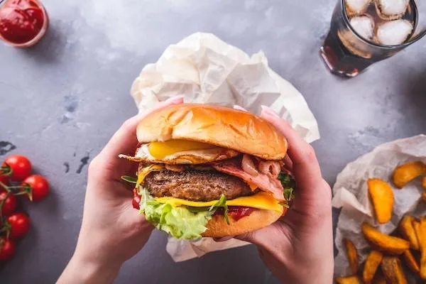 GENEVE PAQUIS : MAGNIFIQUE FAST FOOD TRÈS BIEN PLACÉ À VENDRE