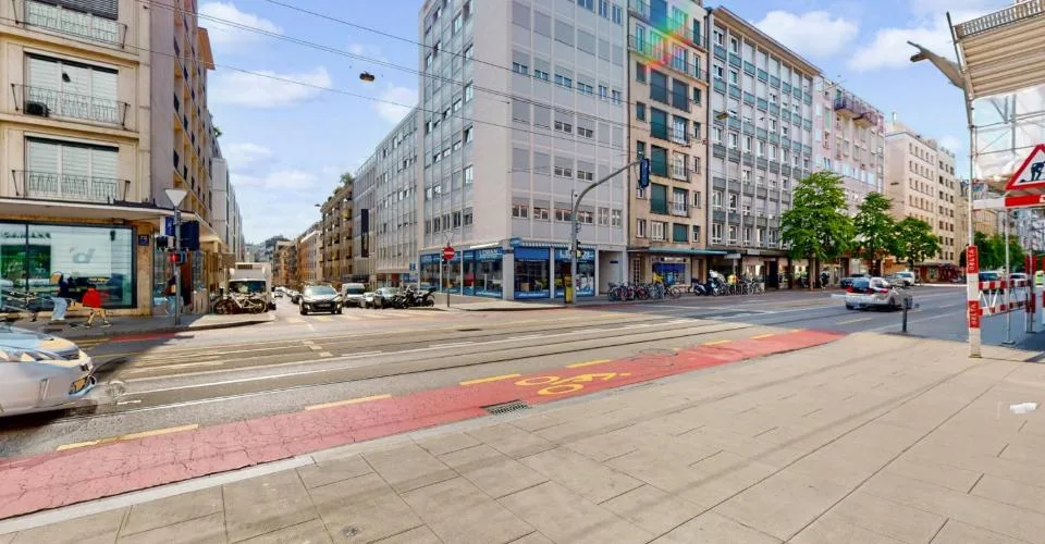 Quartier de la gare Cornavin, belle arcade à louer