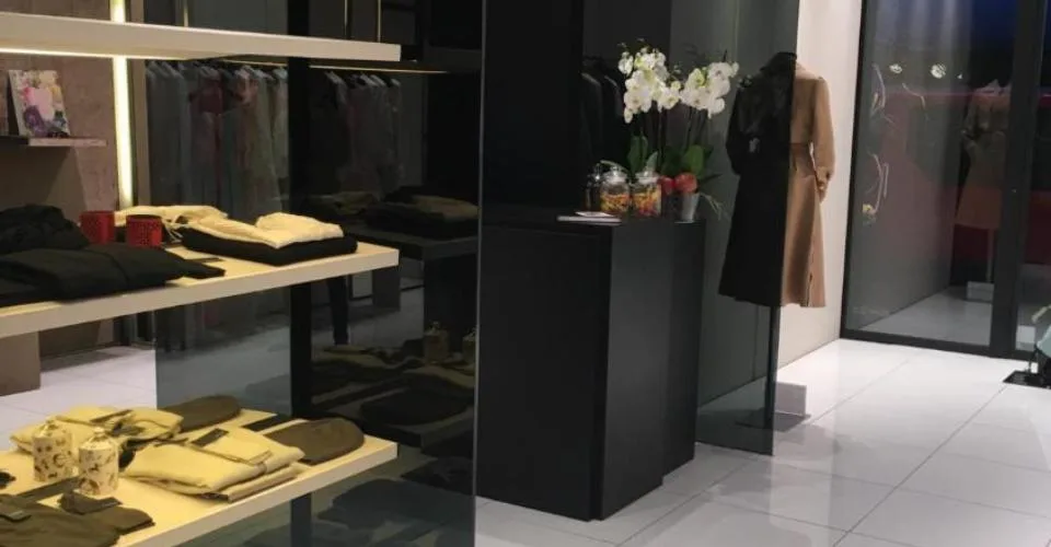 OPPORTUNITE - HYPERCENTRE - ARCADE DE 90 M2 A REMETTRE