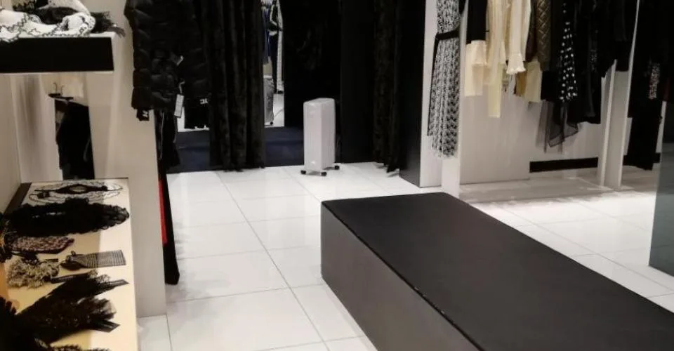 OPPORTUNITE - HYPERCENTRE - ARCADE DE 90 M2 A REMETTRE