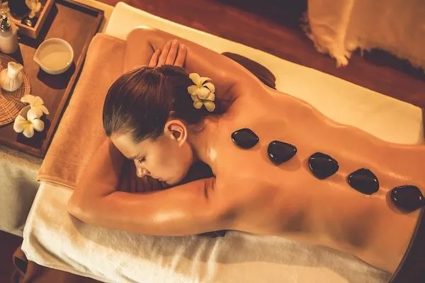RIVE GAUCHE GENÈVE : INSTITUT DE BEAUTÉ IDÉALEMENT SITUÉ À REPRENDRE