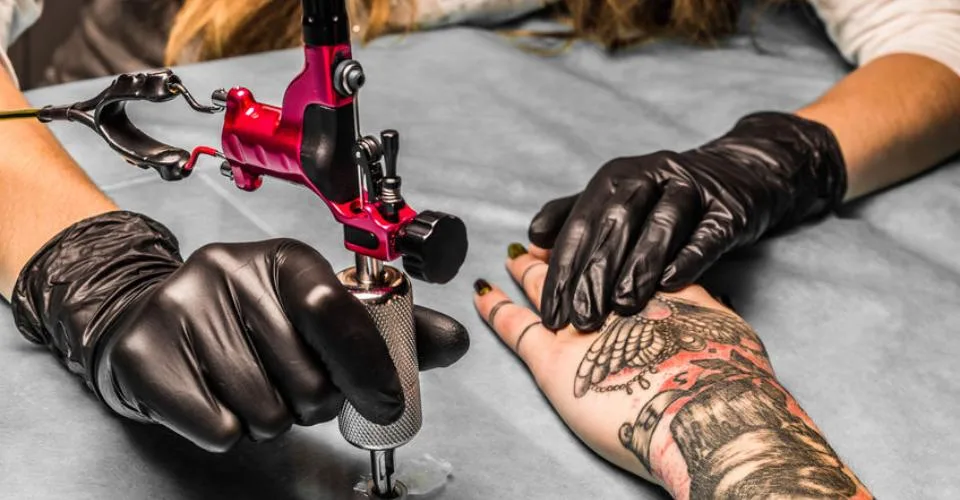 GENÈVE : STUDIO DE TATOUAGE À REPRENDRE