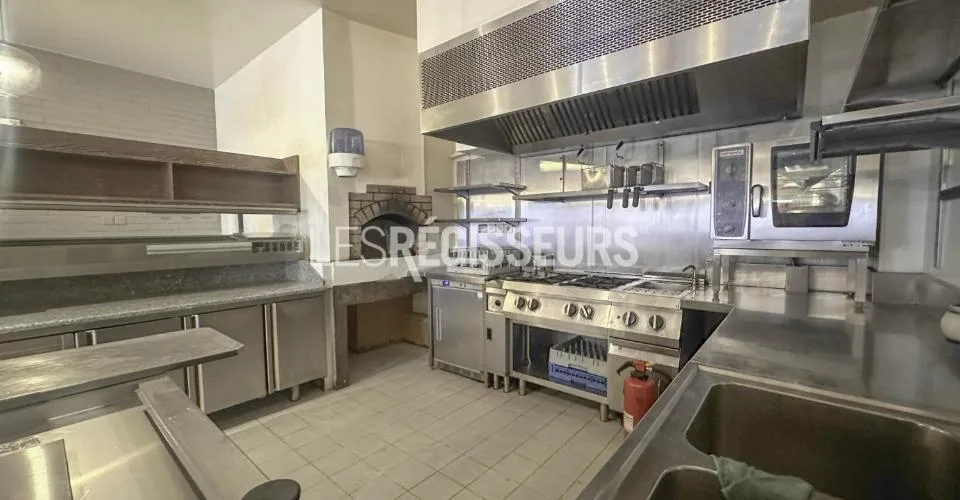 Très belle trattoria à remettre clé en main aux Eaux-Vives