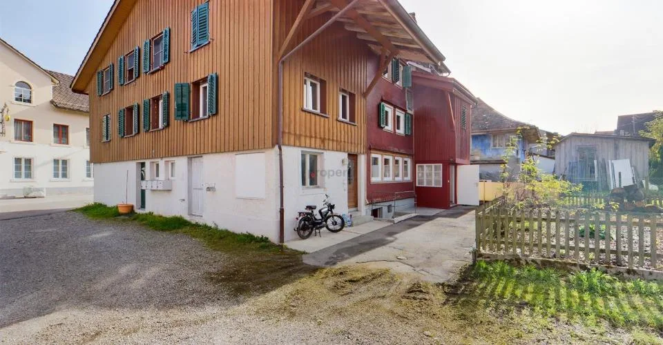Propriété d'investissement unique comprenant quatre appartements à Wila